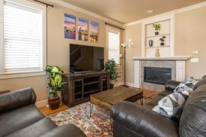 Garfield 2BR - New Build - Foodie-Friendly Stay