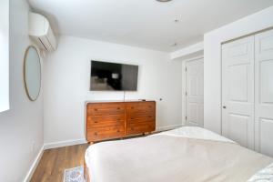 Stay Portland - Underground Mid-Century Hideaway in Laurelhurst