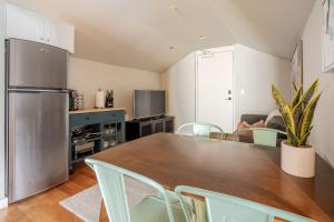 Stay Portland - Cozy Attic Hideaway in Laurelhurst