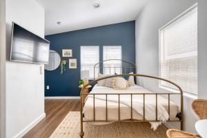 Stay Portland - Beach Vibes Getaway near Burnside & Laurelhurst!