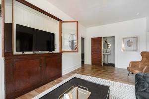 Stay Portland - The Étoile Suite - Nob Architecture & Boutiques