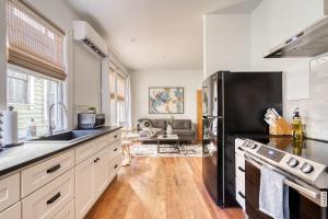 Stay Portland - The Etourdissante Suite - Forest Park & Local Eats