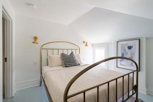 Posh Local 2BR - Boutiques & Eateries