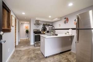 Stay Portland - Lovely location, 4 BR Pearl apt, Sleeps 8