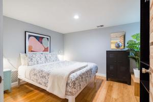 Stay Portland - Lovely location, 4 BR Pearl apt, Sleeps 8