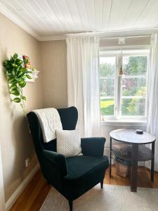 Country Escape, Cozy Village Cottage