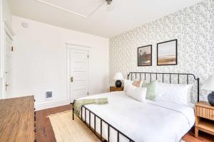 Stay Portland - Renewed Classic Craftsman in SE - 95 WalkScore