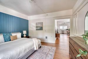 Renewed Classic 2BR - 95 WalkScore