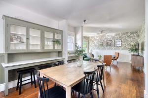 Renovated Craftsman - Fast Wifi - WalkScore 95