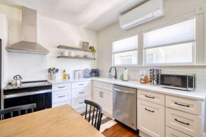 Renovated Craftsman - Fast Wifi - WalkScore 95