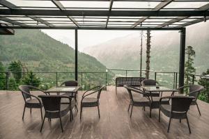 Aarzu Premium Mountain Chalet at 7400ft in Manali