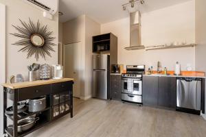 Stay Portland - Modern 1BR - Walk to Dining & Bars - Fast WiFi & AC