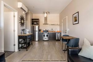 Stay Portland - Modern 1BR - Walk to Dining & Bars - Fast WiFi & AC