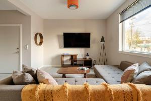 Stay Portland - The Mid-Century Cabin in Portland - Thrift & Eat