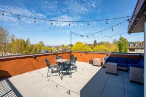 Portland Penthouse Retreat- Roof Deck & Food Pods