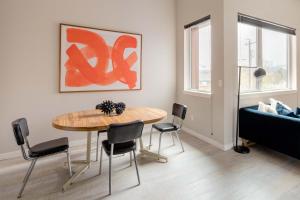 Stay Portland - Retro Modern 2-Bedroom with 90 WalkScore
