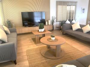 B89 3BR Hillside Seaview Escape