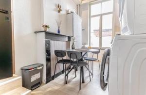 Spacious & Stylish 3 adjacent Bedrooms Stay in Central Ghent