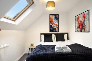 3-Bedroom 5-Bed Flat King Room Free Parking Near Reading & M4 Work Stays