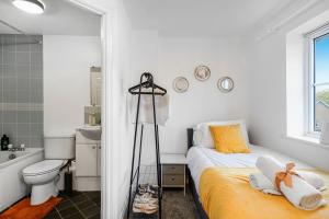 3 BR 6 Beds 3 Bath Garden Parking Heathrow 15 min Windsor & Legoland