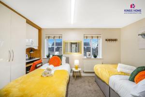 4BR 6Beds 3Bath Parking 3min Walk to Station Heathrow Airport & Windsor