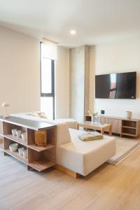 Margot Apartments By MrW