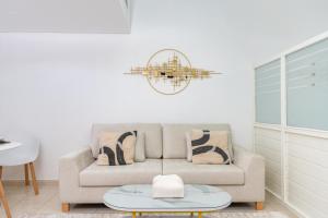 Vacay Lettings - Lake Terrace JLT - Walk to Metro