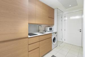 Vacay Lettings - Lake Terrace JLT - Walk to Metro