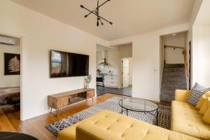 Stay Portland - Fresh Farmhouse Remodel in SE Portland 96BikeScore