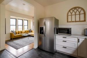 Charming SE Home - Farmhouse Style - Remodeled