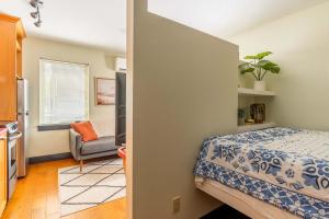 Stay Portland - Quirky Micro Apt - Foodies, Artists, Coffee Lovers