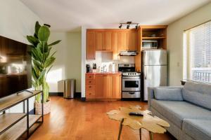 Stay Portland - Color Splash Apartment in the Heart of Portland