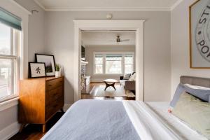 Stay Portland - Comfy SE Portland Apartment - Great Eats & Bars