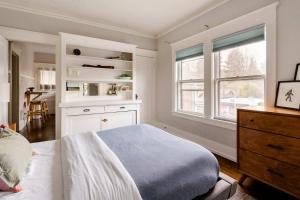 Stay Portland - Comfy SE Portland Apartment - Great Eats & Bars