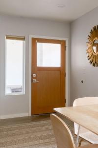 2BR Bohemian Oasis - Food & Craft Beer Lovers