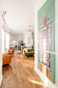 MidCentury Dream 2BR - 95 WalkScore