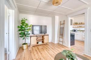 Stay Portland - Mt Tabor Retreat - Local Eateries - Shops - Bars