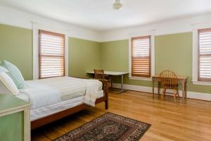 Stay Portland - Sun-filled Home in Buckman Neighborhood with 2BRs