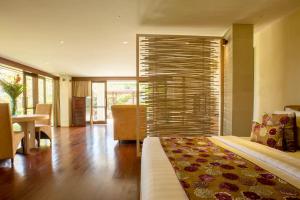 Chereena 6 BR Private Pool Villa ZN317