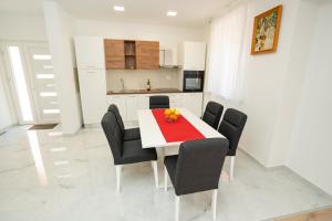 Rosabella Apartments