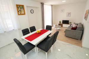 Rosabella Apartments