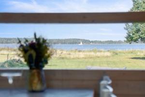 Bright Cozy Summer House Directly By The Fjord