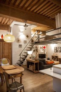 Authentic Loft with Mezzanine & Exposed Stones Heart of Lyon