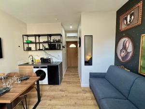 Wild Terrier- Lyon Studio