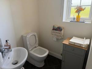 Comfortable 5 - Guest Abode - In Quiet Village