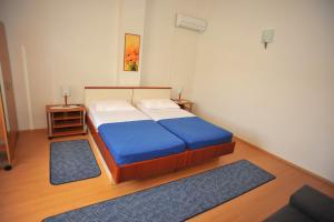 Seaside apartments with a swimming pool Sutivan, Brac - 16846