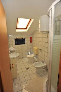 Seaside apartments with a swimming pool Sutivan, Brac - 16846