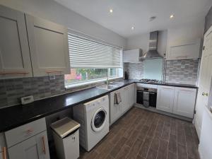 Spacious 3bedroom Apartment-Short and Long Stays-Contractors and Families