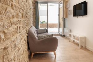 Duplex with exposed stone Heart of Lyon 3rd arrondissement near Part-Dieu