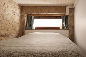 Duplex with exposed stone Heart of Lyon 3rd arrondissement near Part-Dieu